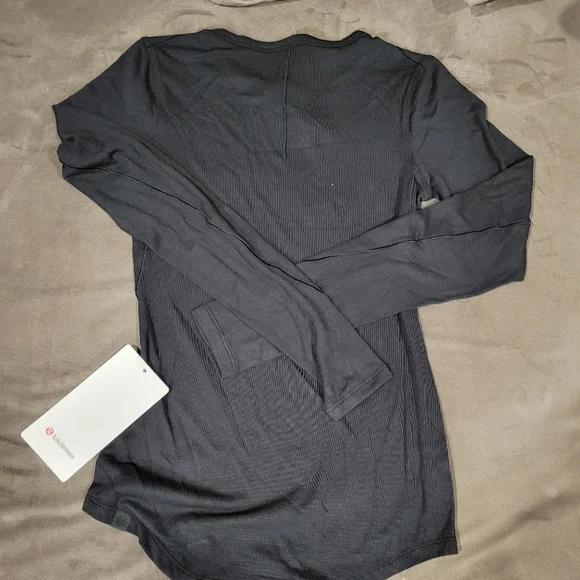 SOLD-Lululemon Hold Tight Long Sleeve Shirt SZ 4 - Picture 5 of 6